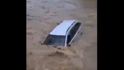 JEZIVE SCENE IZ NEMAČKE: Automobili plove ulicama (VIDEO) JEZIVE SCENE IZ NEMAČKE: Automobili plove ulicama (VIDEO)