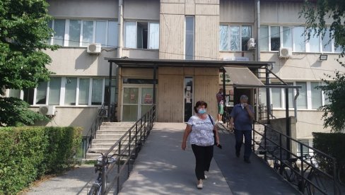 ЈОШ ОСАМ НОВИХ ПОЗИТИВНИХ НАЛАЗА: У Параћину за 13 дана јула 85 новоинфицираних ЈОШ ОСАМ НОВИХ ПОЗИТИВНИХ НАЛАЗА: У Параћину за 13 дана јула 85 новоинфицираних