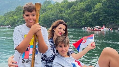ВЕСЛАЛИ ДО ЦИЉА: Татјана Матић на Дринској регати у Љубовији ВЕСЛАЛИ ДО ЦИЉА: Татјана Матић на Дринској регати у Љубовији