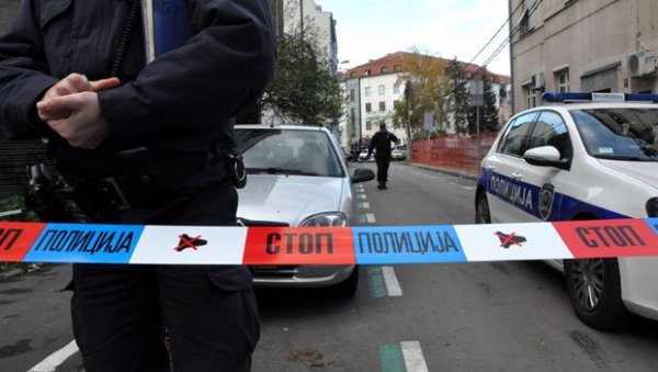 УЖАС КОД НОВОГ ПАЗАРА: Мушкарац покушао да се запали, па себи пререзао врат УЖАС КОД НОВОГ ПАЗАРА: Мушкарац покушао да се запали, па себи пререзао врат