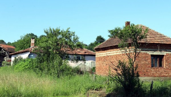 ПОМОЋ ЗА КУПОВИНУ СЕОСКИХ КУЋА: Град расписао јавни позив намењен избеглим лицима ПОМОЋ ЗА КУПОВИНУ СЕОСКИХ КУЋА: Град расписао јавни позив намењен избеглим лицима