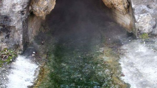 СУШИ ЛИ ПОГОДБА НАШЕ ИЗВОРЕ? Закон о водама чека потпис председника СУШИ ЛИ ПОГОДБА НАШЕ ИЗВОРЕ? Закон о водама чека потпис председника