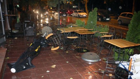VELIKO NEVREME POGODILO SMEDEREVO: Oluja besni čitavom Srbijom - ulice Niša, Pirota, Jagodine pod vodom (FOTO/VIDEO) VELIKO NEVREME POGODILO SMEDEREVO: Oluja besni čitavom Srbijom - ulice Niša, Pirota, Jagodine pod vodom (FOTO/VIDEO)