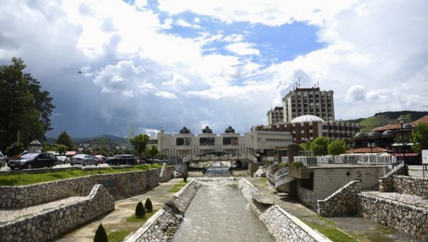 НЕЗАПАМЋЕНА ТРАГЕДИЈА: У Новом Пазару Дан жалости због погибије девојчице НЕЗАПАМЋЕНА ТРАГЕДИЈА: У Новом Пазару Дан жалости због погибије девојчице
