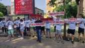 ТРАЖЕ ДА СЕ ОГЊЕН БРАНИ СА СЛОБОДЕ: Алексинчани поново испред нишког суда ТРАЖЕ ДА СЕ ОГЊЕН БРАНИ СА СЛОБОДЕ: Алексинчани поново испред нишког суда