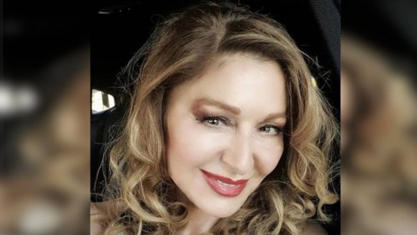 ДАНИЦЕ, СВАКА ЧАСТ: Глумица се у 69. години скинула у купаћи - савршене ноге и струк све опчинили, коментари пљуште! (ФОТО) ДАНИЦЕ, СВАКА ЧАСТ: Глумица се у 69. години скинула у купаћи - савршене ноге и струк све опчинили, коментари пљуште! (ФОТО)