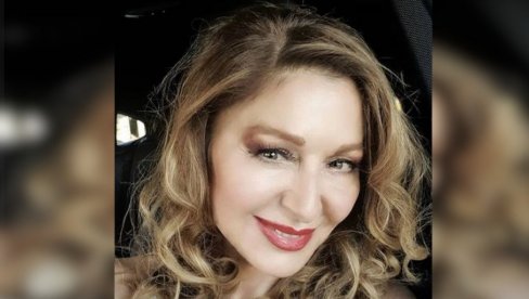 ДАНИЦЕ, СВАКА ЧАСТ: Глумица се у 69. години скинула у купаћи - савршене ноге и струк све опчинили, коментари пљуште! (ФОТО) ДАНИЦЕ, СВАКА ЧАСТ: Глумица се у 69. години скинула у купаћи - савршене ноге и струк све опчинили, коментари пљуште! (ФОТО)