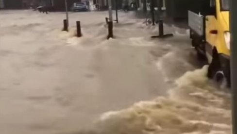 „LIMBURG NIKADA NIJE OVO VIDEO, REKE TEKU ULICAMA“: Vinand Kvadvlih, za „Novosti“, o stanju u najteže pogođenoj holandskoj oblasti (VIDEO) „LIMBURG NIKADA NIJE OVO VIDEO, REKE TEKU ULICAMA“: Vinand Kvadvlih, za „Novosti“, o stanju u najteže pogođenoj holandskoj oblasti (VIDEO)