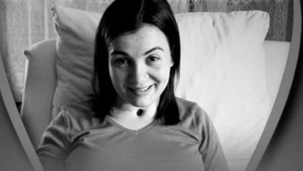 ПРЕМИНУЛА ЈЕЛЕНА МАЛЕТИЋ (27): После три године борбе, изгубила битку са болешћу ПРЕМИНУЛА ЈЕЛЕНА МАЛЕТИЋ (27): После три године борбе, изгубила битку са болешћу