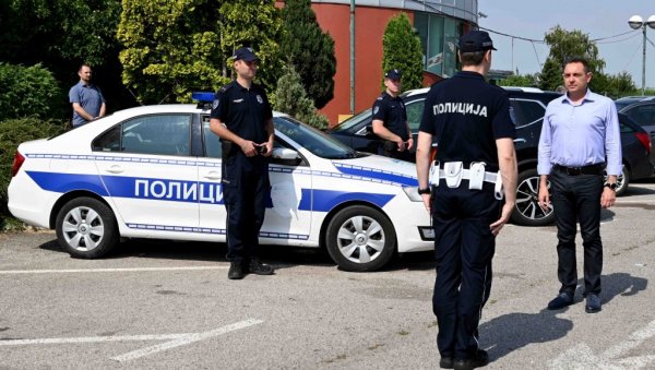 МИНИСТАР ВУЛИН: Свако ко дође у Србију мора да зна да ће бити сигуран МИНИСТАР ВУЛИН: Свако ко дође у Србију мора да зна да ће бити сигуран