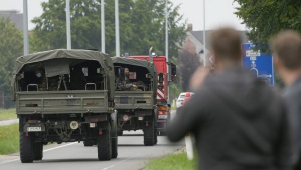 ЦРНИ БИЛАНС СТРАВИЧНИХ ПОПЛАВА У ЕВРОПИ: Страдало најмање 118 особа, клизишта однела куће (ФОТО) ЦРНИ БИЛАНС СТРАВИЧНИХ ПОПЛАВА У ЕВРОПИ: Страдало најмање 118 особа, клизишта однела куће (ФОТО)