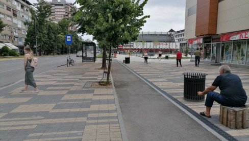 PUCNJAVA U CENTRU LESKOVCA: Ispaljena tri hica iz automobila u pokretu, policija odmah uhapsila osumnjičene PUCNJAVA U CENTRU LESKOVCA: Ispaljena tri hica iz automobila u pokretu, policija odmah uhapsila osumnjičene