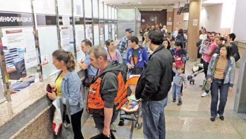 ZAPOSLENI ZARADE ZA PENZIJE: Poslednjih meseci smanjuju se budžetske dotacije fondu za penzijsko osiguranje ZAPOSLENI ZARADE ZA PENZIJE: Poslednjih meseci smanjuju se budžetske dotacije fondu za penzijsko osiguranje