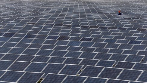 ZELENA ENERGIJA: Najveća kineska plutajuća fotonaponska elektrana počela sa radom ZELENA ENERGIJA: Najveća kineska plutajuća fotonaponska elektrana počela sa radom