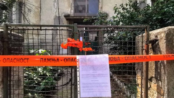 ВЕСИЋ ПОРУЧИО: Станари Видовданске неће остати без крова над главом, ево где ће бити смештени (ФОТО) ВЕСИЋ ПОРУЧИО: Станари Видовданске неће остати без крова над главом, ево где ће бити смештени (ФОТО)