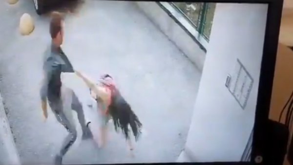 УХАПШЕН МЛАДИЋ КОЈИ ЈЕ НАПАО ДВЕ ЖЕНЕ У СПЛИТУ: Полиција га пронашла помоћу паса и дронова УХАПШЕН МЛАДИЋ КОЈИ ЈЕ НАПАО ДВЕ ЖЕНЕ У СПЛИТУ: Полиција га пронашла помоћу паса и дронова