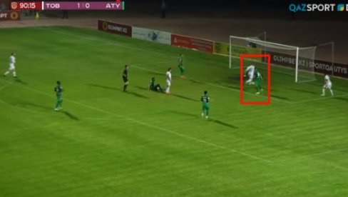 BAMBI TOŠIĆ PONIZIO GOLMANA: Ušetao je u mrežu, protivnici nemoćno gledali, komentatori se smejali (VIDEO) BAMBI TOŠIĆ PONIZIO GOLMANA: Ušetao je u mrežu, protivnici nemoćno gledali, komentatori se smejali (VIDEO)