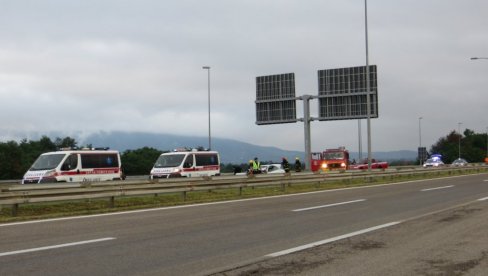 STRAŠNA SAOBRAĆAJKA KOD NIŠA: Devetoro ljudi povređeno - među njima četvoro dece STRAŠNA SAOBRAĆAJKA KOD NIŠA: Devetoro ljudi povređeno - među njima četvoro dece