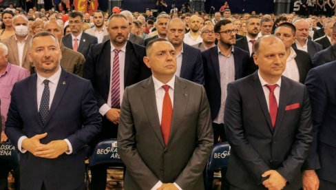 VULIN POZVAO VUČIĆA DA SE KANDIDUJE ZA PREDSEDNIKA: Niko ne može da vodi Srbiju kao vi, ne odustajte! (VIDEO) VULIN POZVAO VUČIĆA DA SE KANDIDUJE ZA PREDSEDNIKA: Niko ne može da vodi Srbiju kao vi, ne odustajte! (VIDEO)