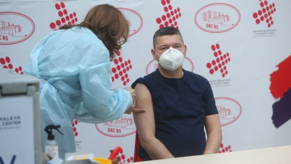 ВАКЦИНЕ И БЕЗ ЗАКАЗИВАЊА: Институције Републике Српске позивају грађане на имунузацију против ковид -19 ВАКЦИНЕ И БЕЗ ЗАКАЗИВАЊА: Институције Републике Српске позивају грађане на имунузацију против ковид -19