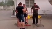 УРНЕБЕСНА СЦЕНА НА ЈУГУ СРБИЈЕ: Погледајте снимак весеља по жестоком невремену! (ВИДЕО) УРНЕБЕСНА СЦЕНА НА ЈУГУ СРБИЈЕ: Погледајте снимак весеља по жестоком невремену! (ВИДЕО)