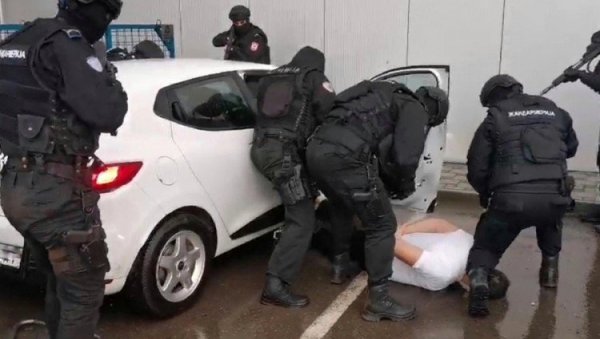 БОЖОВИЋУ ПРИТВОР, НА ПОТЕЗУ ЦРНА ГОРА: Никшићанин који је ухапшен у Бањалуци саслушан и због случаја Елез БОЖОВИЋУ ПРИТВОР, НА ПОТЕЗУ ЦРНА ГОРА: Никшићанин који је ухапшен у Бањалуци саслушан и због случаја Елез