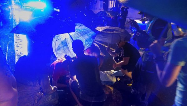 ВОЗАЧ СА КАРАБУРМЕ ЋЕ СЕ БРАНИТИ СА СЛОБОДЕ: Ударио децу на пешачком и побегао - Први основни суд одбио да одреди притвор ВОЗАЧ СА КАРАБУРМЕ ЋЕ СЕ БРАНИТИ СА СЛОБОДЕ: Ударио децу на пешачком и побегао - Први основни суд одбио да одреди притвор