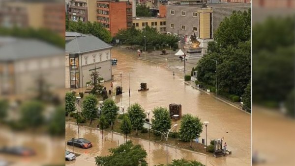 НЕВРЕМЕ ЗАХВАТИЛО И ПРИШТИНУ: Улице поплављене, аутомобили заробљени (ФОТО) НЕВРЕМЕ ЗАХВАТИЛО И ПРИШТИНУ: Улице поплављене, аутомобили заробљени (ФОТО)