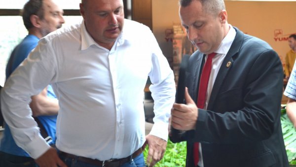МИНИСТАР ПРИВРЕДЕ РС У ПОСЕТИ ВРАЊУ: Разговори о отварању погона Јумкa у Херцеговини МИНИСТАР ПРИВРЕДЕ РС У ПОСЕТИ ВРАЊУ: Разговори о отварању погона Јумкa у Херцеговини
