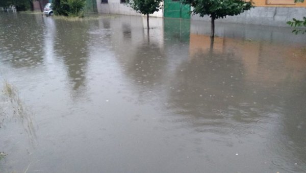 ПОПЛАВЉЕНА БАЊА ЈУНАКОВИЋ: У Апатину хаос због поплава, основана група за помоћ грађанима ПОПЛАВЉЕНА БАЊА ЈУНАКОВИЋ: У Апатину хаос због поплава, основана група за помоћ грађанима