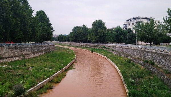 МОГУЋ ПОРАСТ ВОДОСТАЈА ЦРНИЦЕ: Штаб за ванредне ситуације у Параћину увео приправност комуналних служби МОГУЋ ПОРАСТ ВОДОСТАЈА ЦРНИЦЕ: Штаб за ванредне ситуације у Параћину увео приправност комуналних служби