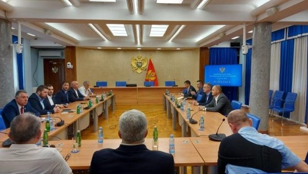 ДФ ЗА НОВУ ВЛАДУ И ПРЕМИЈЕРА: Трећа рунда преговора парламентарне већине око кризе власти ДФ ЗА НОВУ ВЛАДУ И ПРЕМИЈЕРА: Трећа рунда преговора парламентарне већине око кризе власти