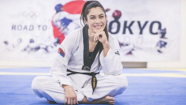 ЗНАМО КАКО СЕ ОСВАЈА МЕДАЉА: Милица Мандић са највећим амбицијама стигла на своје треће Олимпијске игре ЗНАМО КАКО СЕ ОСВАЈА МЕДАЉА: Милица Мандић са највећим амбицијама стигла на своје треће Олимпијске игре