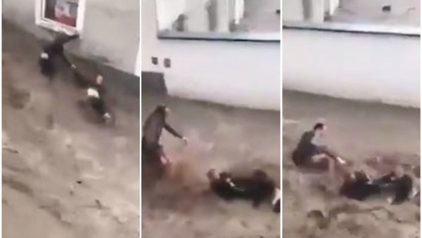УЗНЕМИРУЈУЋ СНИМАК - АЛЕКСАНДАР ЈЕ ХЕРОЈ ПОПЛАВА У АУСТРИЈИ: Видео је да бујица носи његове комшије, скочио у воду и спасао их (ВИДЕО) УЗНЕМИРУЈУЋ СНИМАК - АЛЕКСАНДАР ЈЕ ХЕРОЈ ПОПЛАВА У АУСТРИЈИ: Видео је да бујица носи његове комшије, скочио у воду и спасао их (ВИДЕО)