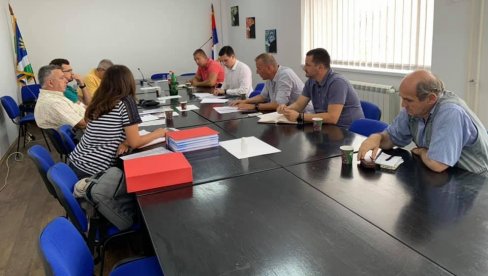 САНАЦИЈА ВОДОТОКОВА ПРИОРИТЕТ: Састанак руководства Лапова са представницима јавних предузећа САНАЦИЈА ВОДОТОКОВА ПРИОРИТЕТ: Састанак руководства Лапова са представницима јавних предузећа