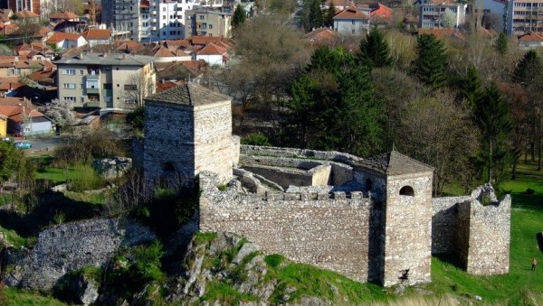КУЛТУРНО ЛЕТО У ПИРОТУ: Серија концерата у средовековној тврђави Момчилов град КУЛТУРНО ЛЕТО У ПИРОТУ: Серија концерата у средовековној тврђави Момчилов град