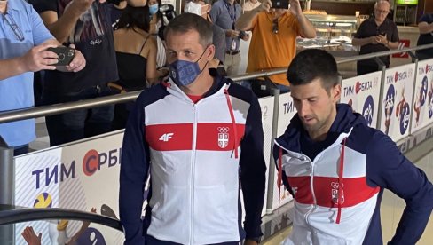 ĐOKOVIĆ PUCA OD SAMOPOUZDANJA; Nole je poručio Idem po zlato u Tokio, a onda je uradio nešto što će oduševiti sve Srbe (VIDEO) ĐOKOVIĆ PUCA OD SAMOPOUZDANJA; Nole je poručio Idem po zlato u Tokio, a onda je uradio nešto što će oduševiti sve Srbe (VIDEO)