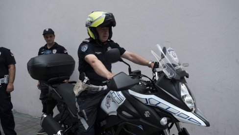 SUZUKI ZA SAOBRAĆAJCE: Gradska uprava u Pirotu poklonila Policijskoj upravi nov motocikl SUZUKI ZA SAOBRAĆAJCE: Gradska uprava u Pirotu poklonila Policijskoj upravi nov motocikl