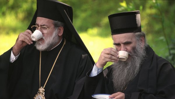 ВАСКРС СВЕТИЊА: Изложба фоторепортера „Новости“ Зорана Јовановића Мачка на Михољској Превлаци 25.јула ВАСКРС СВЕТИЊА: Изложба фоторепортера „Новости“ Зорана Јовановића Мачка на Михољској Превлаци 25.јула