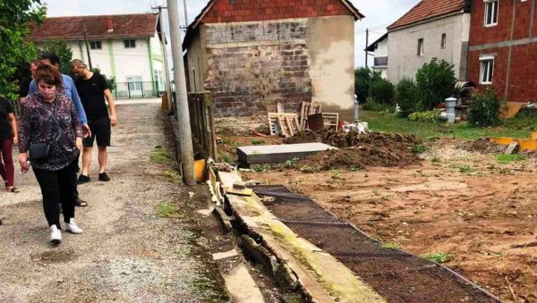 ГРАД ОШТЕТИО ЦРЕПОВЕ И ФАСАДЕ: Општинска комисија у Параћину прима пријаве грађана ГРАД ОШТЕТИО ЦРЕПОВЕ И ФАСАДЕ: Општинска комисија у Параћину прима пријаве грађана