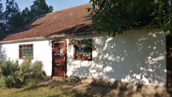 ЛИЧКА КУЋА УСРЕД БАЧКЕ: Дом Димића у Вишњевцу код Суботице аутентичан је објекат подигнут по рецепту из Островице код Госпића ЛИЧКА КУЋА УСРЕД БАЧКЕ: Дом Димића у Вишњевцу код Суботице аутентичан је објекат подигнут по рецепту из Островице код Госпића