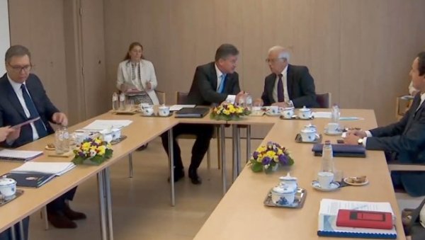 КУРТИЈЕВ ТРИК: Београд окривити за крах дијалога, новим захтевима и лажним оптужбама хоће да отера наше преговараче од стола КУРТИЈЕВ ТРИК: Београд окривити за крах дијалога, новим захтевима и лажним оптужбама хоће да отера наше преговараче од стола