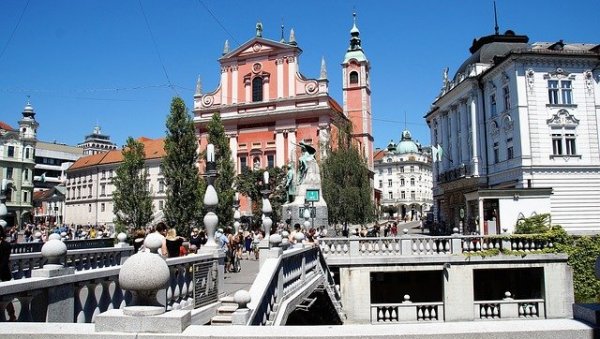СЛОВЕНИЈА ОД СРЕДЕ УВОДИ СТРОЖА ПРАВИЛА: ПЦТ услови за све запослене који су у контакту са људима СЛОВЕНИЈА ОД СРЕДЕ УВОДИ СТРОЖА ПРАВИЛА: ПЦТ услови за све запослене који су у контакту са људима