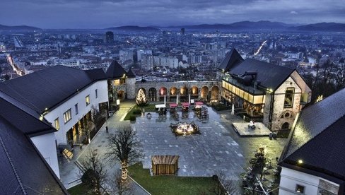 VETAR NOSIO KROVOVE: Poplavljeni objekti, zaustavljeni vozovi - jako nevreme u Sloveniji VETAR NOSIO KROVOVE: Poplavljeni objekti, zaustavljeni vozovi - jako nevreme u Sloveniji
