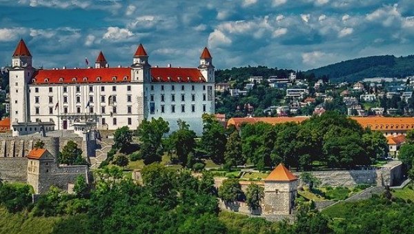 ОДЛИЧАН ИСХОД РАДНОГ РУЧКА: Словачки привредници заинтересовани да дођу у Србију ОДЛИЧАН ИСХОД РАДНОГ РУЧКА: Словачки привредници заинтересовани да дођу у Србију