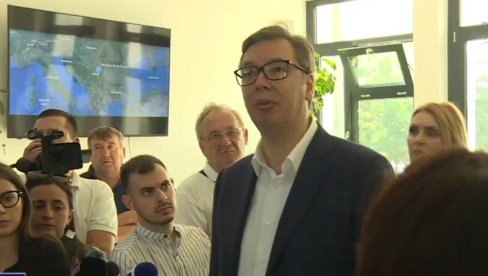 БОРИЋЕМО СЕ ЗА ПОВЕЋАЊЕ ПЛАТА И ПЕНЗИЈА Вучић: Људи ће се враћати у Србију БОРИЋЕМО СЕ ЗА ПОВЕЋАЊЕ ПЛАТА И ПЕНЗИЈА Вучић: Људи ће се враћати у Србију