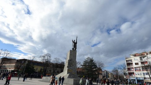 PREDLOZI DO 20. AVGUSTA: I ove godine Kraljevčani dodeljuju nagrade zaslužnim građanima PREDLOZI DO 20. AVGUSTA: I ove godine Kraljevčani dodeljuju nagrade zaslužnim građanima