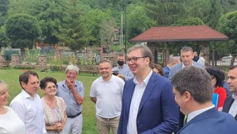 ПРИРОДА ЈЕ ВЕЛИЧАНСТВЕНА: Председник Вучић обишао Сисевац (ФОТО) ПРИРОДА ЈЕ ВЕЛИЧАНСТВЕНА: Председник Вучић обишао Сисевац (ФОТО)