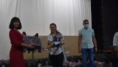 ПОДРШКА ДЕЦИ И РОДИТЕЉИМА: Новорођене бебе у Лесковцу добиле ауто-седишта ПОДРШКА ДЕЦИ И РОДИТЕЉИМА: Новорођене бебе у Лесковцу добиле ауто-седишта