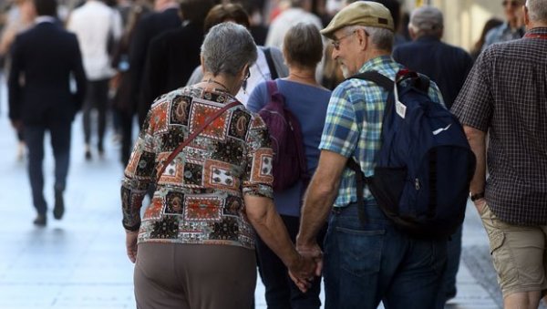 У ДВЕ ОПШТИНЕ ЈЕ СВАКИ ДРУГИ ПЕНЗИОНЕР: У две старих особа готово да и нема! У ДВЕ ОПШТИНЕ ЈЕ СВАКИ ДРУГИ ПЕНЗИОНЕР: У две старих особа готово да и нема!